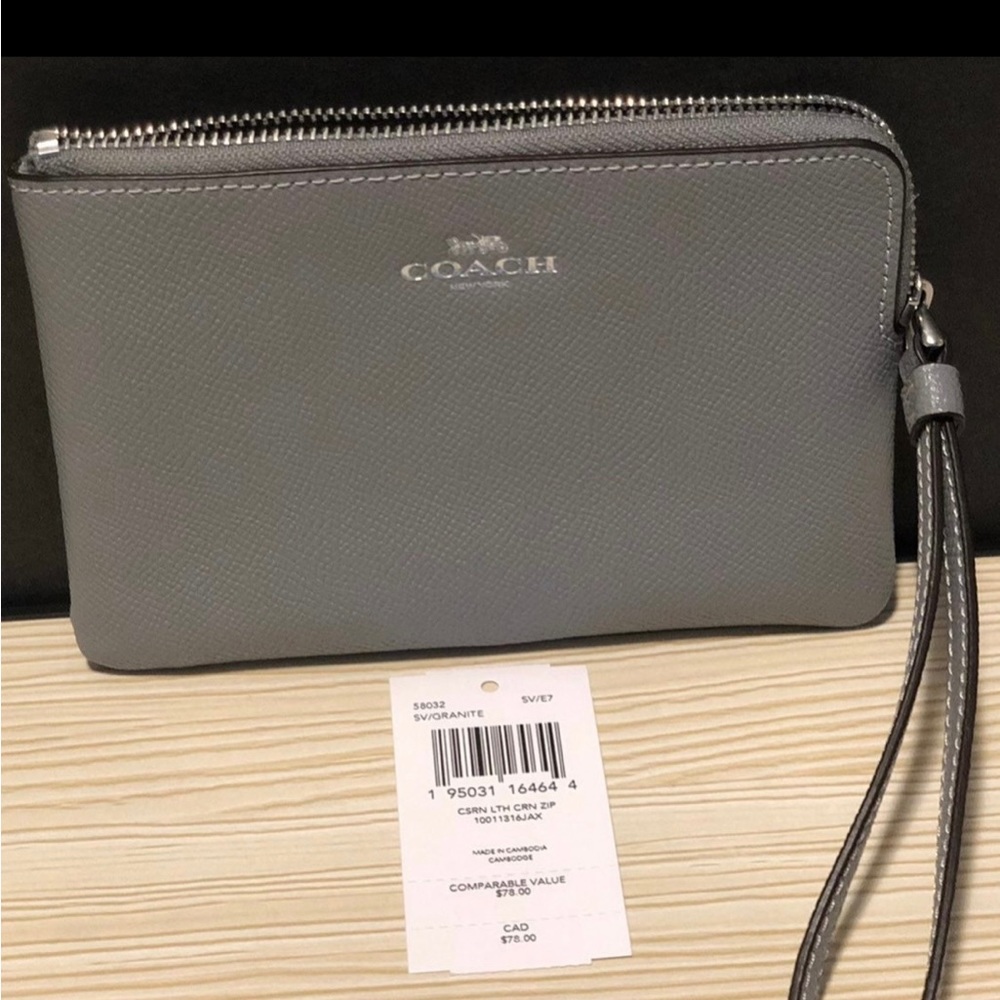 COPY - Coach wristlet